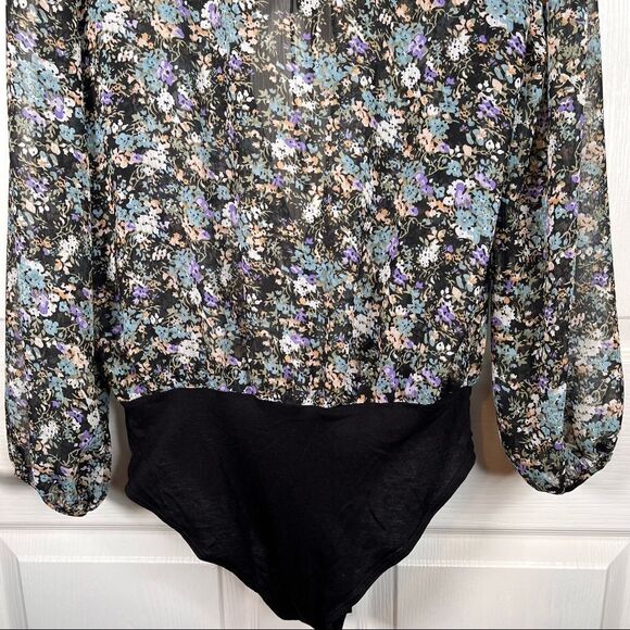 Free People Floral Blouse Bodysuit Deep Vneck Tie Neck Sz XS Intimately FP - Picture 14 of 15